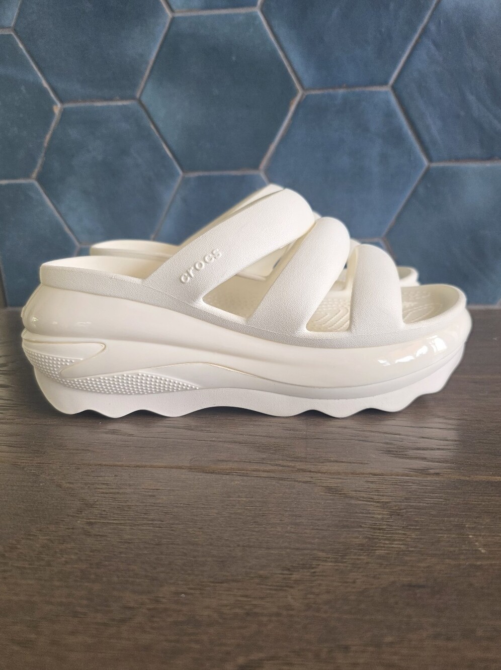 CROCS Mega Crush Ivory Triple Strap Platform Sandals BRAND NEW Size 9